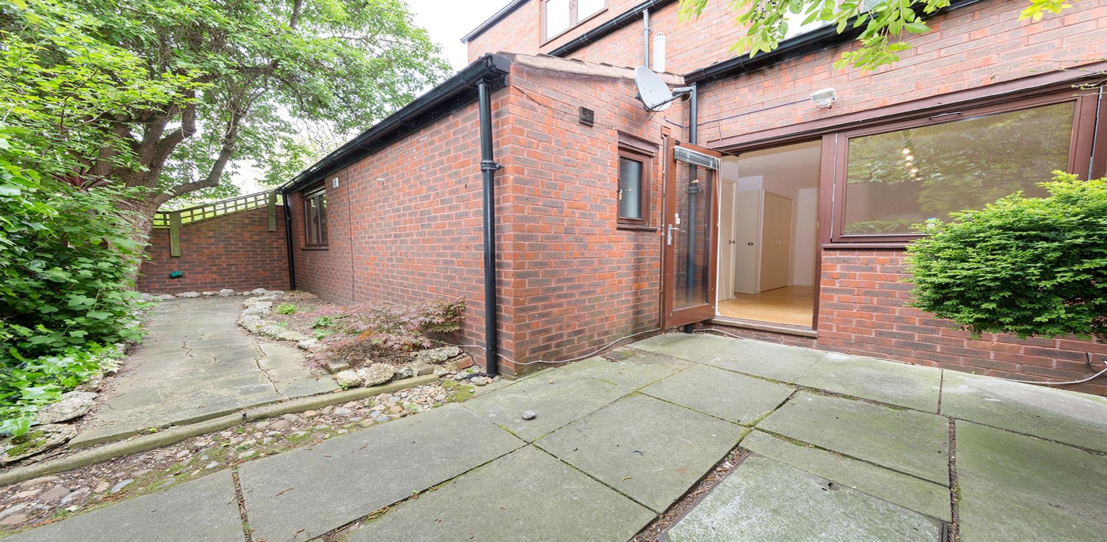 			HOT WATER AND HEATING INCLUDED , 1 Bedroom, 1 bath, 1 reception Flat			 Lymington Road, WEST HAMPSTEAD